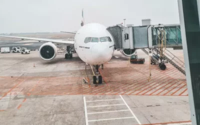 Dziecko w&nbsp;samolocie liniami Emirates