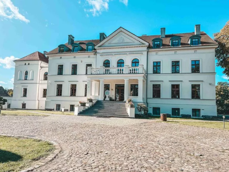 Odkryj z&nbsp;nami niezwykły hotel w&nbsp;sercu Borów Tucholskich